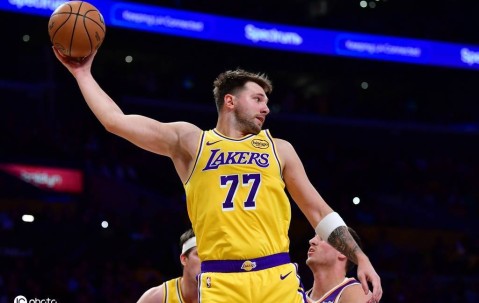 尴尬！东契奇创历史+另类准三双 詹皇纪录惊险延续