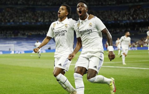 拒绝顶薪续约！皇马高层明确态度，维尼修斯不满，姆巴佩暗自欢喜