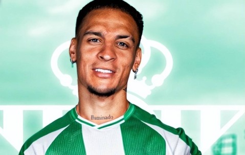 曼联一天清洗3人，投入1.8亿欧仅收回2500万欧元，阿莫林迎来新挑战