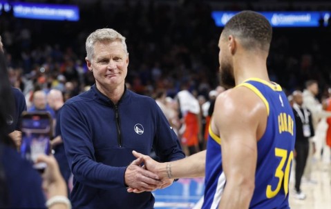 科尔:库里将和球队一同返程 防守会帮我们取得胜利