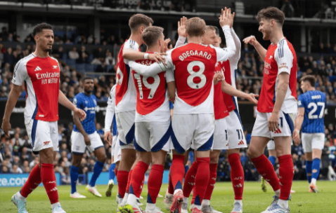 足坛烽火：豪门激战，谁主沉浮？