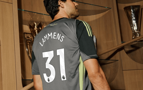 拉门斯穿曼联31号球衣原因曝光，致敬前辈！经纪人长相让球迷爆笑