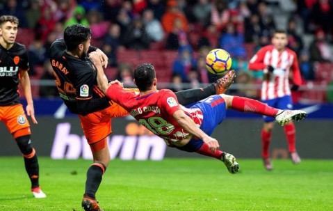 法甲深夜焦点战：雷恩 VS 里昂，中游劲旅能否阻击联赛豪门？