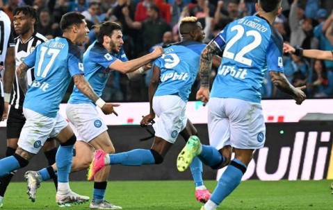 意甲冠军复仇时刻！那不勒斯主场誓斩卡利亚里，双枪领衔冲击晋级