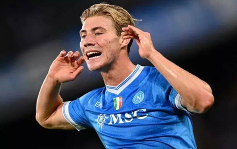 曼联4400万卖霍伊伦德基本谈妥！巨头为转会志得意满，承诺继续买人