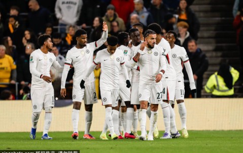 进球大战！联赛杯-吉滕斯造3球德拉普染红 切尔西4-3狼队晋级