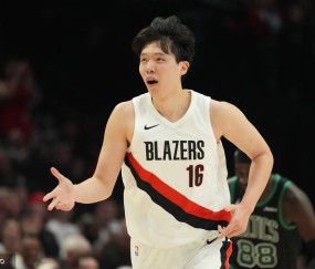 杨翰森补篮暴扣！出战4分47秒 贡献2分1板1抢断