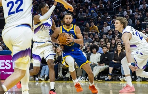 库里单节怒砍20分追梦被驱逐 勇士逆转爵士