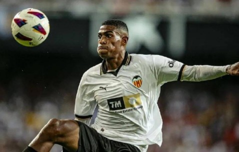 英超夏窗重大！阿森纳2000万锁西甲防守王，切尔西定18岁进球机器