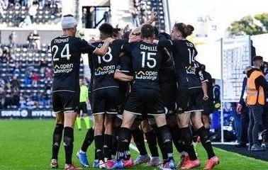 法甲焦点战：巴黎圣曼主场剑指三分，昂热铁桶阵能否全身而退？