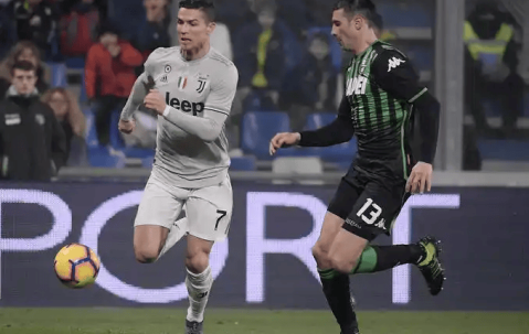 意甲焦点战：萨索洛残阵硬撼尤文图斯，豪门能否延续强势？