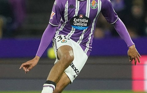 曼城小将埃切维里即将租借加盟勒沃库森：从青训新星到德甲前锋的蜕变之路