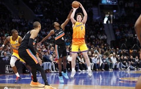 文班16+8米勒26+8鲍尔16+8+8 黄蜂击败马刺迎六连胜