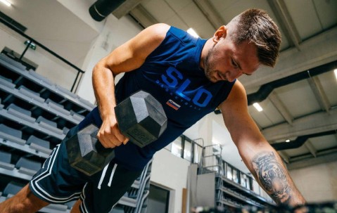 东契奇变肌肉男湖人狂喜 尼克变相助力再记一功？