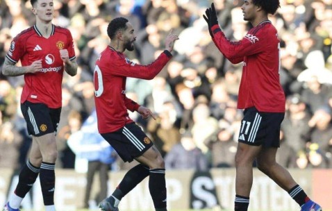 曼联1-1利兹联再失前四！阿莫林临危改变挽败局，谢什科深陷魔咒