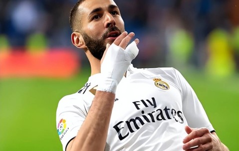 成都蓉城9月份外援首签官宣！24岁法甲锋霸转会入队，将报名踢亚冠精英赛