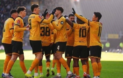 触底反弹？从开季惨不忍睹到近5场不败，爱德华兹让狼队找回自信