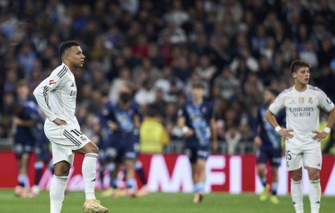 西甲0-2爆冷！姆巴佩吐饼+威尼修斯11场0球，下周欧冠拿什么打曼城？