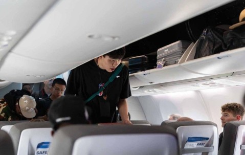 杨瀚森心中最佳阵容：詹姆斯东契奇欧文约老师浓眉