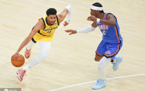 哈里伯顿疑似跟腱受伤 眼含热泪退出比赛