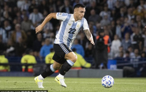 朗斯逆袭法甲：托万双响引领球队自2004年以来首次登顶积分榜！