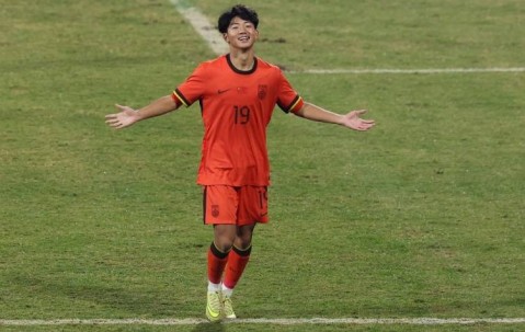 5场5球6助攻！16岁万项官宣加盟欧战豪门，官媒连发2篇报道祝福