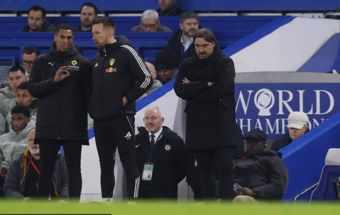 韦恩·鲁尼怒斥对切尔西教练罗森尼奥的批评：荒谬！