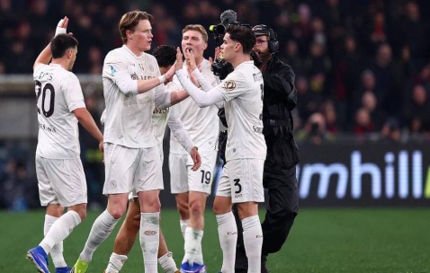 意甲焦点战：少一人那不勒斯逆转3-2 曼联双星爆发霍伊伦双响助胜