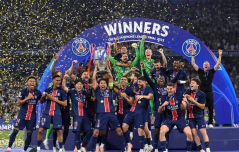 大巴黎夺冠嘲讽姆巴佩和C罗，法甲球迷反击称梅西更出色