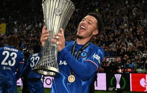 桑乔面临双向选择，降薪留在切尔西，或回曼联坐冷板凳