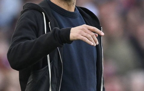 瓜帅：对曼城本赛季前景保持乐观 沃克是最伟大右后卫之一