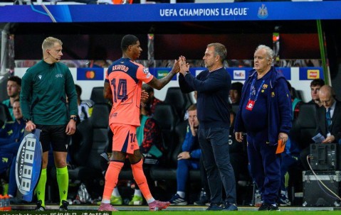 拉什福德双响夜震撼英伦，曼联错失天才引热议