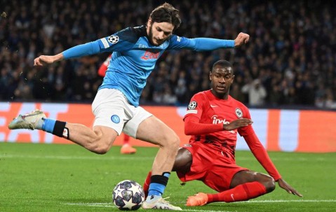意甲焦点战：那不勒斯主场争冠冲刺，都灵客场搅局