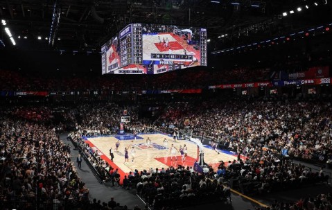 留NBA不乐观!季前赛首秀没球权 曾凡博游离在篮网体系外