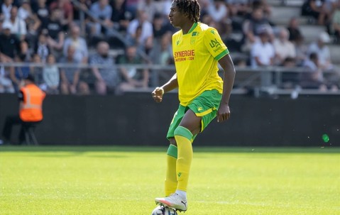 17岁法甲天才中卫横空出世，巴萨对他情有独钟，6大豪强展开疯抢