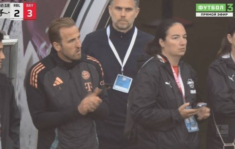 首冠到手！凯恩秒庆祝，与戴尔拥抱，德甲官方祝贺：不负追光之人