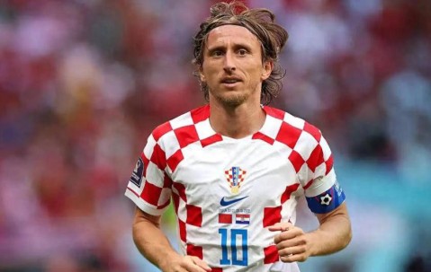 40岁老将莫德里奇带领AC米兰登顶意甲，创造历史