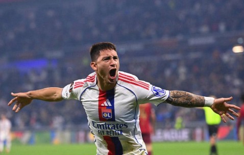 欧联赛事：24岁国际米兰前球员鱼跃破门，助里昂法甲迎来2连胜