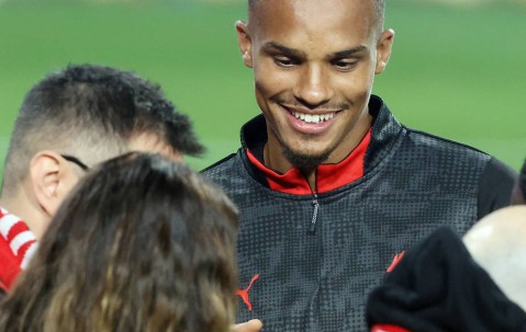 AC米兰遭截胡！曼联“水货”1条件吓退红黑军，欧冠劲旅送9号球衣