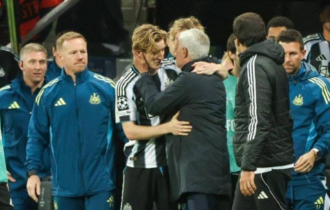 穆帅是纽卡斯尔联队10号球星，小时候最喜欢的教练