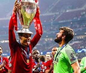 利物浦21世纪最佳11人！两代传奇合体，这阵容放现在能横扫欧洲？