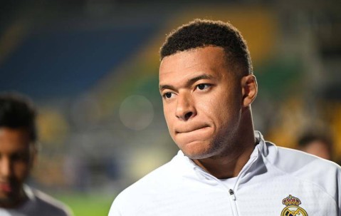 高清：皇马在哈萨克斯坦备战欧冠 姆巴佩神情认真</title>
        
    <title>高清：皇马在哈萨克斯坦备战欧冠 姆巴佩神情认真