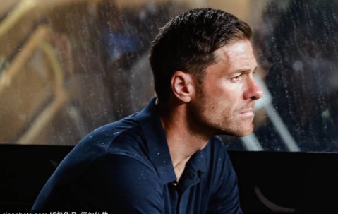 从安菲尔德到伯纳乌：Konaté拒绝续约引发转会市场震动，皇马防线重建迎新机遇