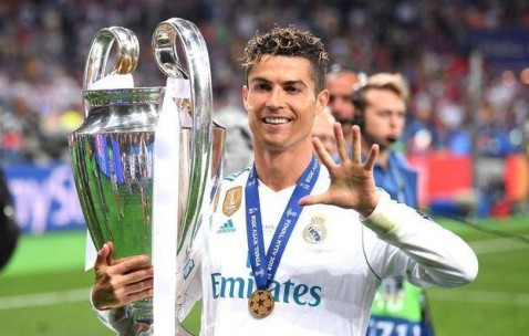 20年欧冠生涯，C罗表现如何？进球助攻皆为最佳，不愧为欧冠之王