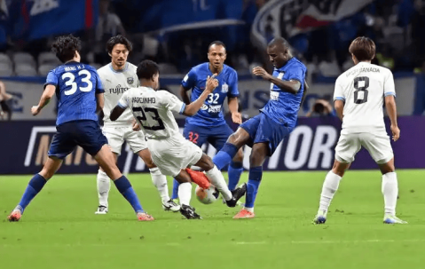 意甲焦点战：克雷莫纳主场死磕那不勒斯，保级铁桶能否抵挡争冠狂潮？