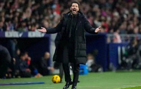 马竞崩盘！提前4轮丢冠创历史，巴萨12分领跑稳如狗！