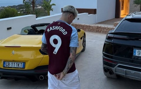 穿拉师傅球衣英媒：曼联对加纳乔感到愤怒，或接受4500万报价