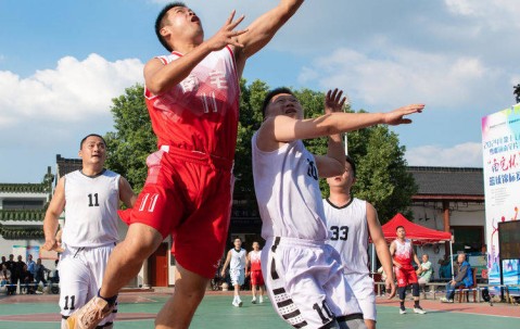 拜仁德甲险胜多特：凯恩戴帽创纪录，图赫尔警告球队勿轻敌