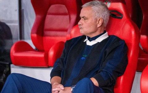 2-0晋级暗藏危机！穆帅罕见认怂，本菲卡一软肋恐遭英超豪门血洗