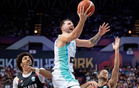 欧洲杯综述：东契奇三双终获首胜 字母哥复出高效28+8